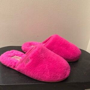 Ugg Fluffette Slippers size 6.  Hot pink